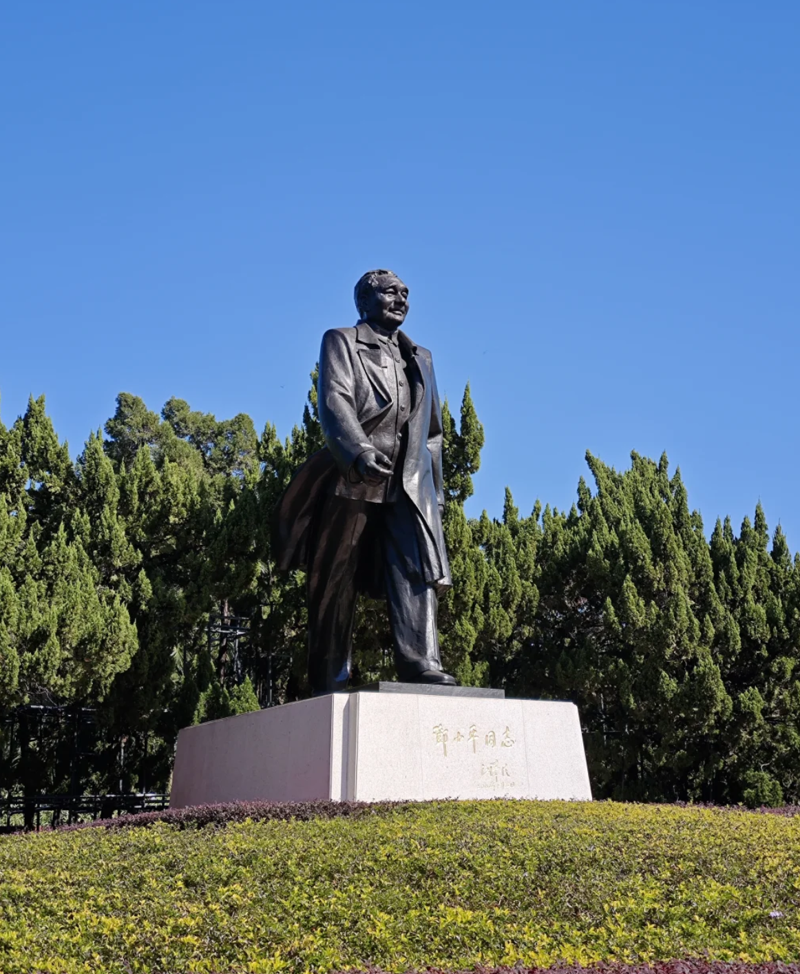 Shenzhen Lianhua Mountain Park Guide: Best Skyline Viewpoint and Central Park in Shenzhen 3