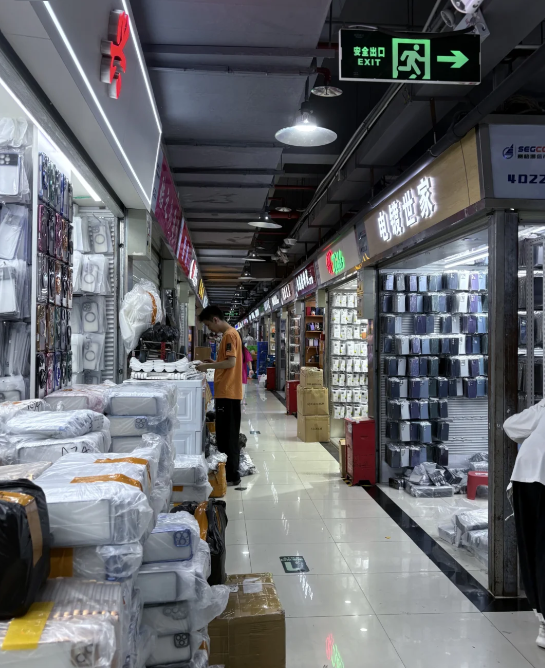 Shenzhen Huaqiangbei Electronics Market Guide:What to Buy and How to Visit 3