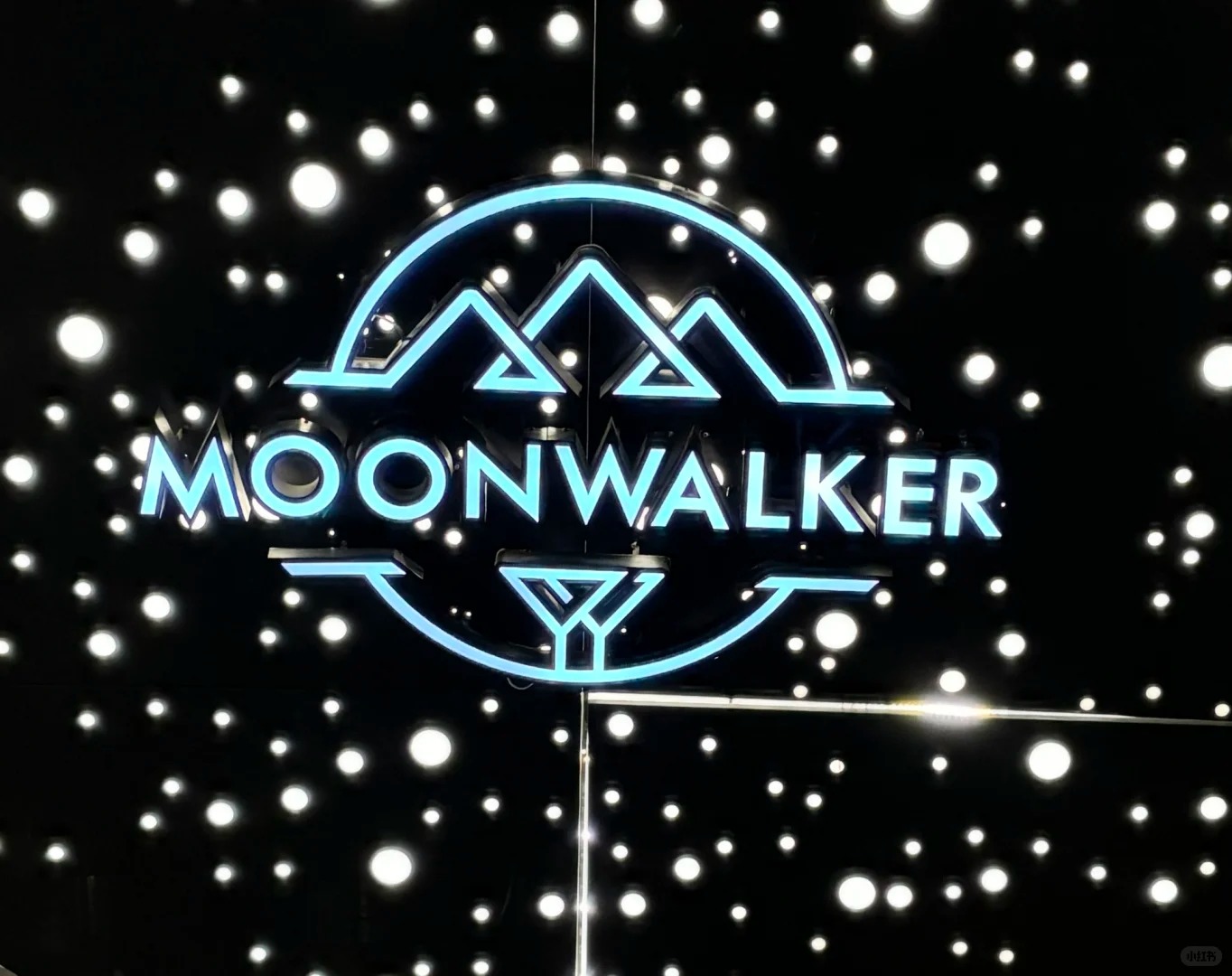 Moonwalker Sky Land - Rooftop Bar & Scenic Afternoon Tea - 3