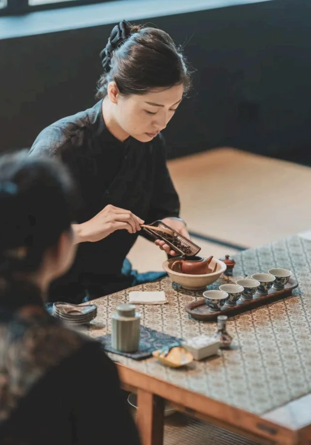 Chengdu Food & Culture Tour: Market, Tea & Calligraphy travel scene 2